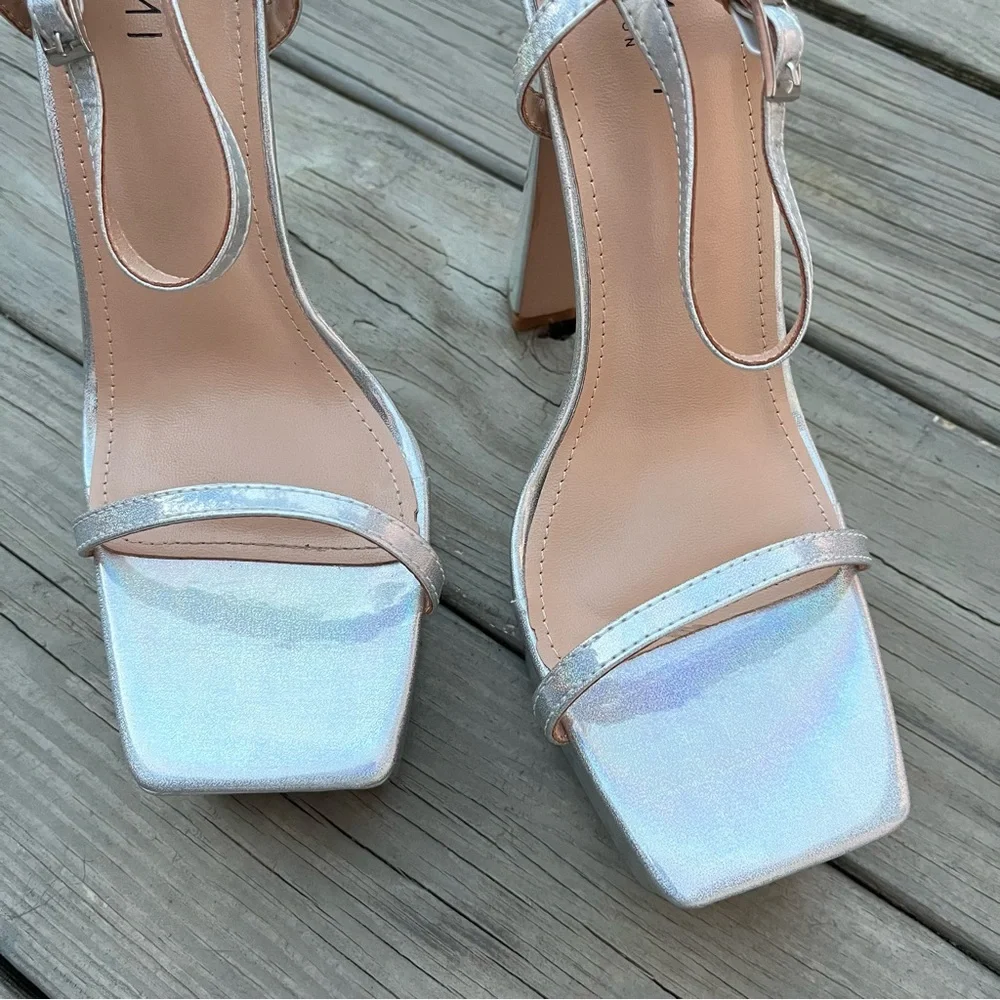 Simmi London Platform Metallic Iridescent Silver Genesis Heels Womens Size 7